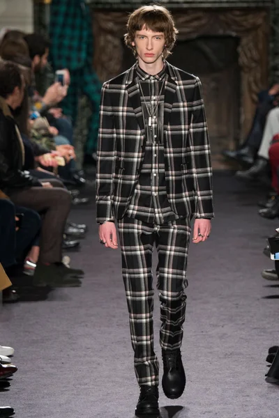 Look 79